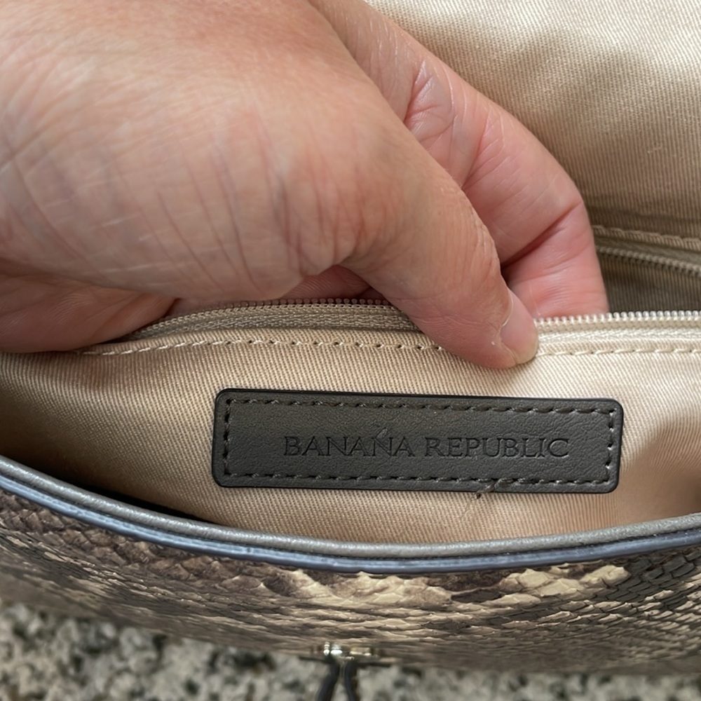 Banana Republic snakeskin Italian leather shoulder bag - Picture 3 of 8